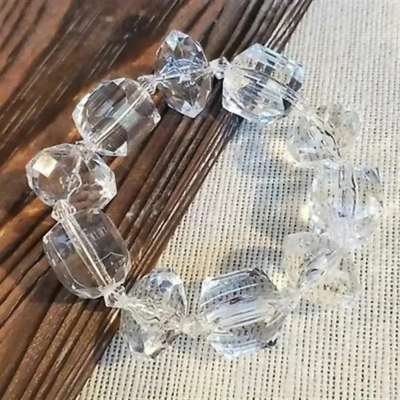 Clear Faceted Lucite Beads Chunky Hand Crafted Stretch Bracelet - Picture 4 of 4